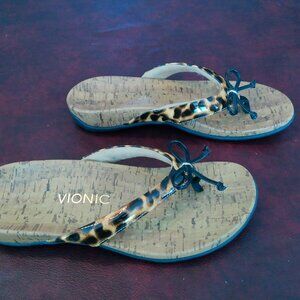 Vionic Cassie Sandals Womens Size 7 Wide Thong Flip Flop Comfort Shoes Leopard C